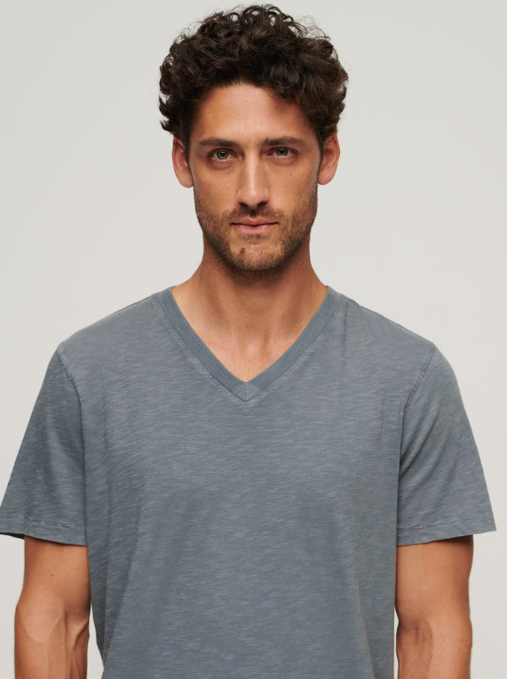 T-shirt básica decote V cinza claro